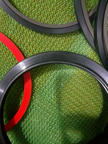 PHỚT TRUNG TÂM SK50/SK55 /SK50-3(CÓ TCV/MSJA 80*4.6 *7)