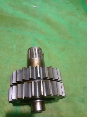 TRỤC BÁNH  RĂNG SỐ TẦNG LÙI SỐ D50-16 20T*25R*26R -QTN