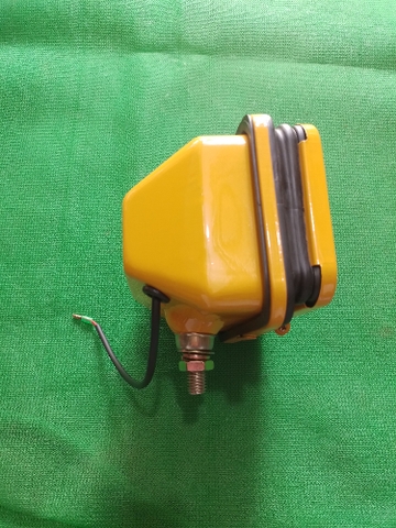 ĐÈN CẦN VUÔNG  VÀNG 24V ĐẾ NHỰA