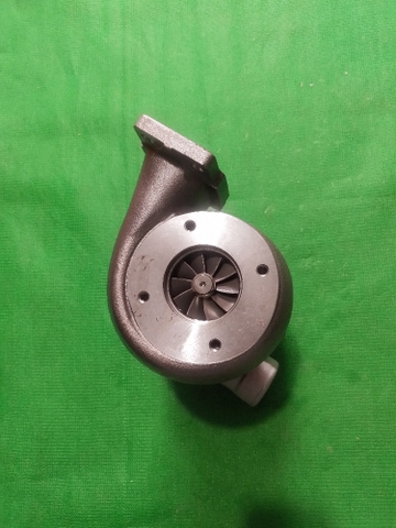 TUR BO PC200-6 (S6D95) = PC200-5-CHÂN BÉ.chân bắt máy 44*87* cổ gió 54*62 SL