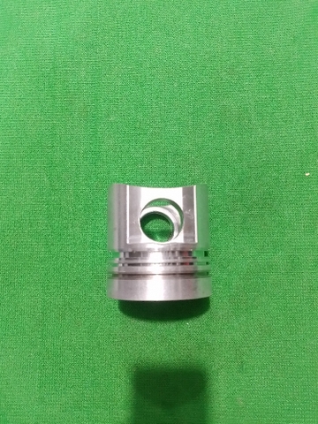 PISTON 6D105-1 NỔ VUÔNG   (MÁY ỦI) KẸP THÉP  IZUMI DL