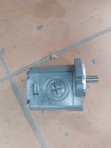 BƠM KHIỂN HPV116 HPV145 EX300 ZX200 .. QUAY PHẢI. TM BH05T