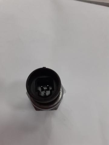 CẢM BIẾN ÁP SUẤT THẤP ZX200/ PHI 13 GIẮC TRÒN - BH04T