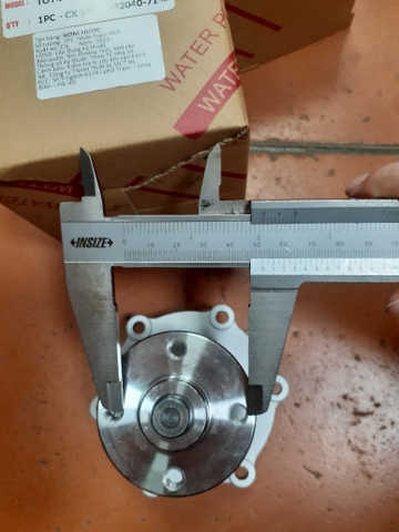 BƠM NƯỚC XE NÂNG 2J BU LY TO D28 6 (LỖ ) HLP