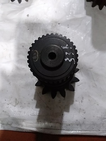 TRỤC QUAY TOA EX55 13R*33T*H197 BN