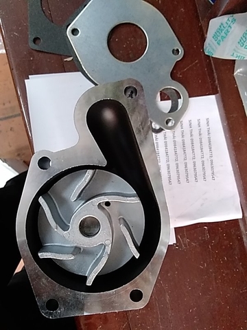 BƠM NƯỚC XE NÂNG 8403