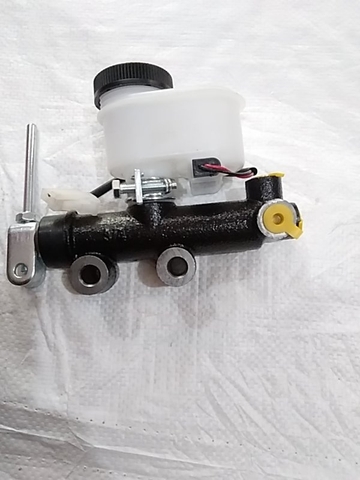 TỔNG PHANH CHÍNH XE NÂNG MITSU S4E 2.5T CÓ CỐC NHỰA 3/4 CỔ 27 TAAM CAO 143 3 LỖ DẦU LỖ DẦU CAO 38 - HLP 9321