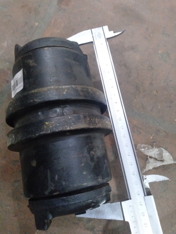 GA LÊ TỲ EX55 EX60 YC60 R55-7K  ( ĐỜI THẤP HƠN) YUCHAI GỜ GIỮA TÂM 190 M18*60 C.H