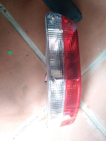 ĐÈN HẬU SK200-6/8 SK330-8 - PHẢI