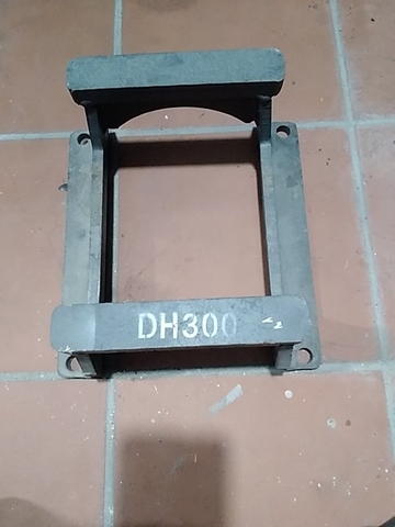 CẦU CHẶN XÍCH DH300 S280/300 (TÂM 340*370 LỖ 23 M16*30 JPS