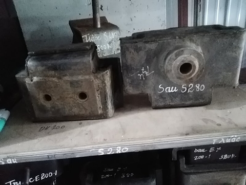 CAO SU CHÂN MÁY SAU S280 d18* cao78*ngang 128* dọc 196