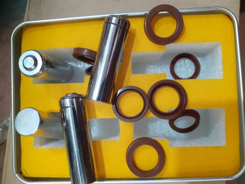 TY DI CHUYỂN SK200-8/SK250-8/SK350-8 TY TRẮNG  (PHI14*H45) TOBIRA