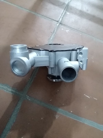 BƠM NƯỚC XE NÂNG 1Z/2Z 1 cổ bích quạt 4BL*bích cút 2BL chéo * 2 CỔ 16100/71200 - WHC