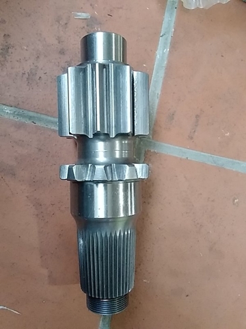 TRỤC CỤT D21-6 10R*42T D69*L201 CỔ 35 ( CÓ Ê CU KÈM THEO) QT