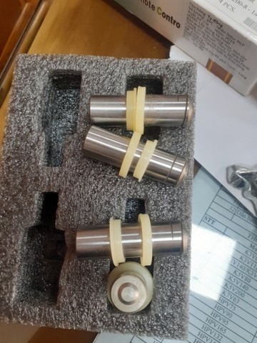 TY DI CHUYỂN SK200-8: TY14*L15.5* 2 PHỚT - BH04T - ASAHI