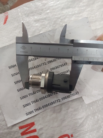 CẢM BIẾN PHUN NHIÊN LIỆU PC200-8 DX140 DX300 /CẢM BIẾN ÁP SUẤT THẤP PC200-7/8 =DH300_7 BOSCH-XP BH LẮP ĐẶT