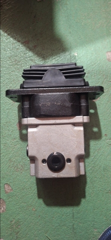 CỤM CHÂN DI CHUYỂN SK70/SK75-8
