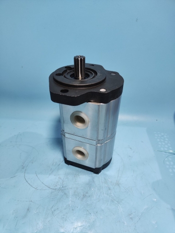 BƠM PHANH = BƠM LÁI PW130-6 PW150 - 10T Q TRÁI DẦU 2 BÊN BẮT CÚT - 26