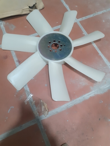 CÁNH QUẠT 4D31: 7C*38*60*520*8 lỗ