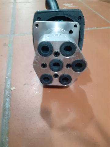 CỤM TAY TRANG DX140 DH225-9 6 ĐƯỜN DẦU 3 NÚT BÊN PHẢI - JIC