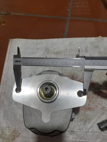 BƠM KHIỂN PC75- 13T*1 KHOANG*Q PHẢI*KHOANG  36*2TAI* PHI TRỤC 22*LỖ DẦU 2 BÊN- XP