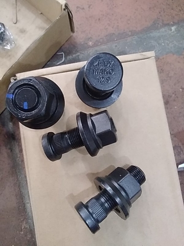 BU LÔNG TÍCH KÊ S55/DX55 VOLVO55 M18*69 OEM/ZF TỐT