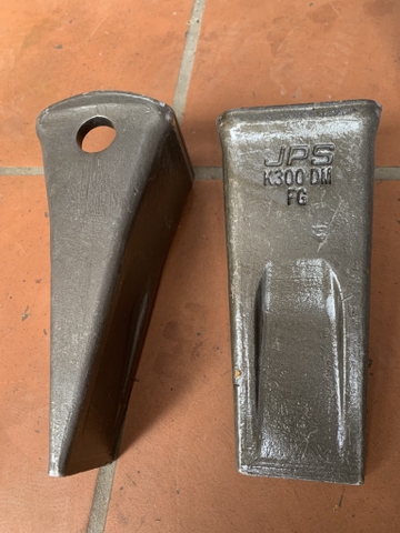 RĂNG ĐẤT PC300 THÉP DẬP 6.62kg DÀI 265 - JPS