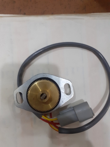 Cảm biến mô tơ ga PC200-7 67R tâm tai 60 CNP