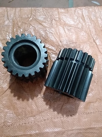 BR GIỮA  DCTD SK200 22R 47*99*96 LỖ NHỎ
