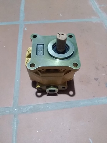 BƠM LÁI D53 1 KHOANG 41 16T QUAY TRÁI (ĐÚNG)  ĐƯỜNG DẦU ĐÁY - KXN0000313 XỊN