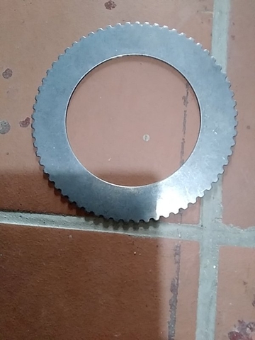 LÁ SẮT XÚC LẬT 64R 107*164*2 TD