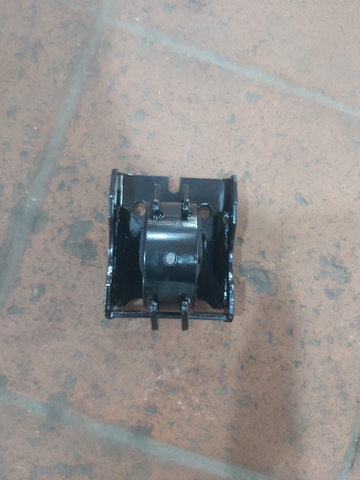 CAO SU CHÂN MÁY XE NÂNG MITSUBISSHI F18C/NISSAN L02 HÌNH VUÔNG - 2 LỖ