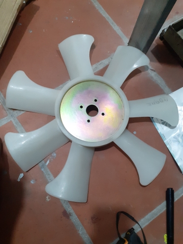 CÁNH QUẠT 4D94E/4JB1  DH55/EC55 : 7C*d32* tâm60* dài 450* 4 lỗ (EC55/2009)