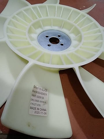 CÁNH QUẠT SK200-6/ 6D34 - 6D16: 9C*d38* TÂM 48*68* DÀI 620 - ZT