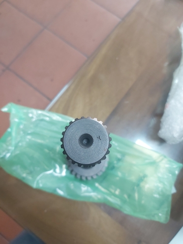 TRỤC LÁP DI CHUYỂN ZX330-1/2 24R*23T*318 - LB