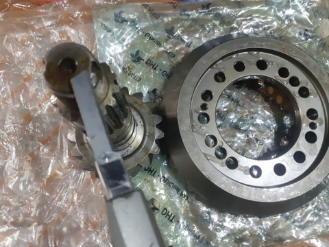 VÀNH CHẬU QUẢ DỨA S130 THẤP/ VOLVO145: 40R*18 LỖ,TRỤC 17R*40T*H200 - DB