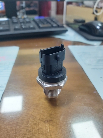 CẢM BIẾN PHUN NHIÊN LIỆU PC200-8 DX140 DX300 /CẢM BIẾN ÁP SUẤT THẤP PC200-7/8 =DH300_7 BOSCH-XP BH LẮP ĐẶT