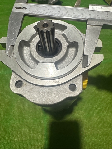 BƠM KHIỂN EX55 - 2 KHOANG 10T*2T*Cổ 82* Tâm 95*H222  (2 vào 2 ra) KOREA-hydrauLic
