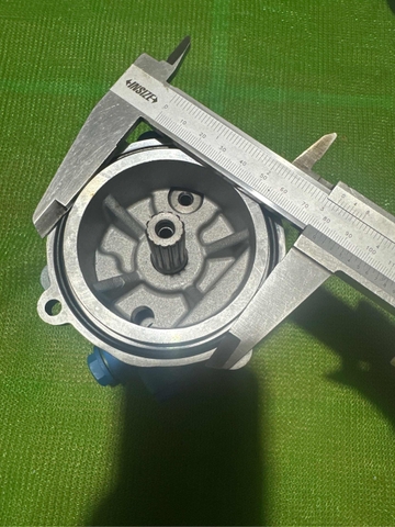 BƠM KHIỂN K3V63 4BL*13T*3 ĐƯỜNG DẦU - TM