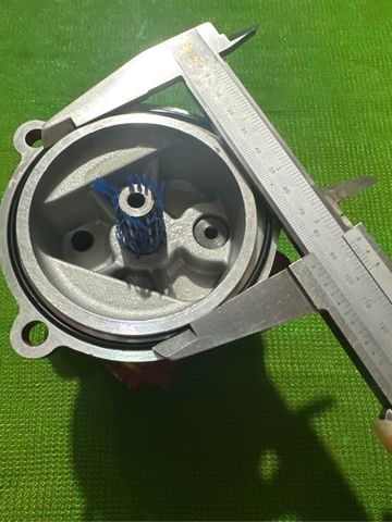 BƠM KHIỂN K3V112 = K5V140 - 4BL*13T* 3 ĐƯỜNG DẦU -CỔ ĐỊNH VỊ 90  TM BH04 THÁNG