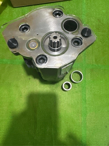 BƠM KHIỂN AP2D25 DX55W 18*9cc 4BL CHÌM / 2 LỖ DẦU BẰNG NHAU JPC