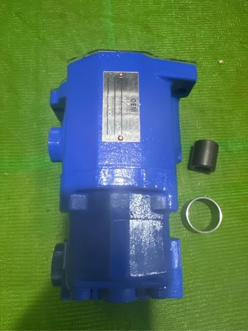 BƠM KHIỂN AP2D25 DX55W 18*9cc 4BL CHÌM / 2 LỖ DẦU BẰNG NHAU OEM