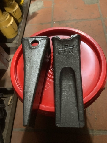 RĂNG ĐẤT DH130 S130 DH140 DX140 - THÉP DẬP DÀI 235 4kg - JPS