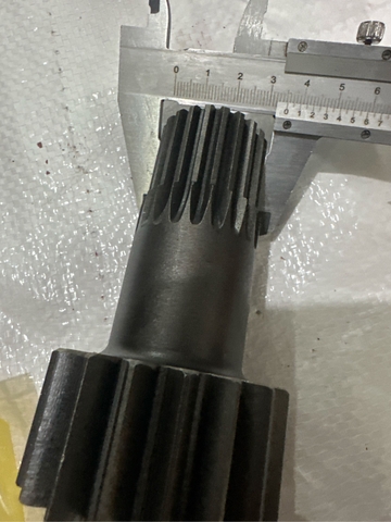 TRỤC LÁP DC PC200-6 18R*21T*106 TRỤC LỆCH TÂM - JKO