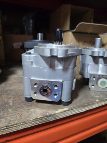 BƠM LÁI D65 10THEN* 1 KHOANG * DẦU 2 BÊN BẮT BÍCH ( TÂM BẮT 18*38*22*48) SBR14CC/21CC/KXN0000363 - NC