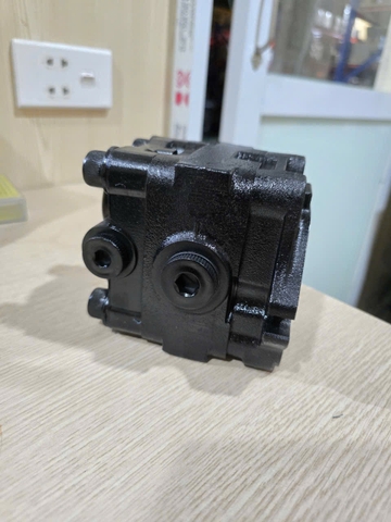 BƠM KHIỂN YAMA 30 VIO40 PVD-2B-36/38 PVD-1B-32 - 10T KHOANG 47*2 ĐƯỜNG DẦU RA BÊN CẠNH - KX0000576  - KHÔNG BẢO HÀNH- NC