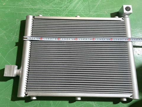 KÉT THUỶ LỰC DX55 2013 490*630*5.3 2 ĐẦU VÀO RA Ở CẠNH SƯỜN - 09