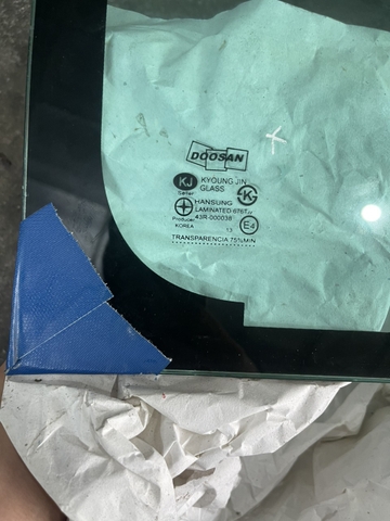 KÍNH TRÊN TRƯỚC DH300-5 LOẠI 2 LỚP