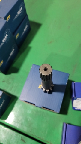 TRỤC LÁP DC PC40MR/PC50MR/PC55 9R*15T*L109 ĐI CÙNG HH2374 - JKO