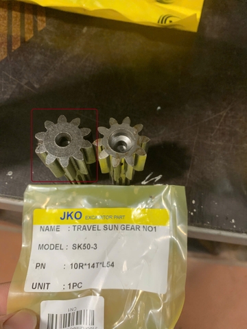 TRỤC LÁP DI CHUYỂN SK50-3 (ĐỜI CHINA) KHÔNG LỖ BI 10R*14T*L54 JKO